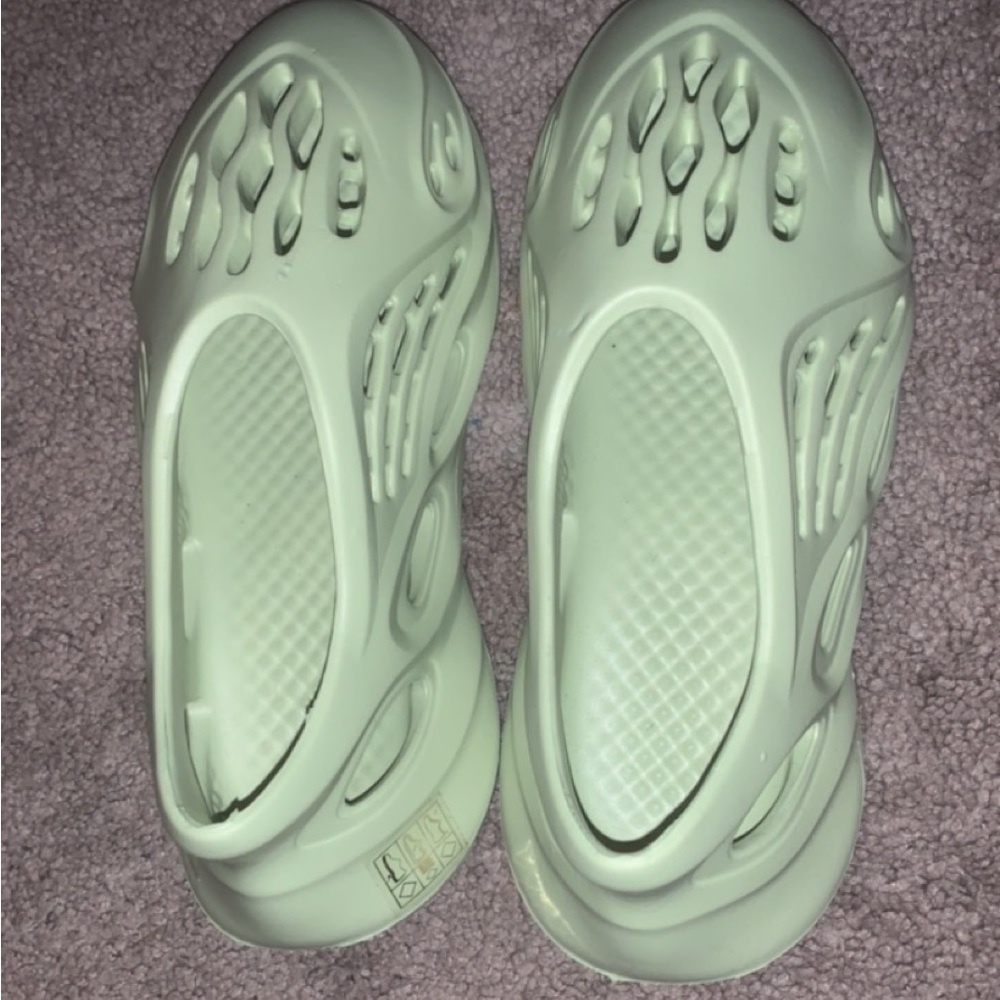 Foam shoes